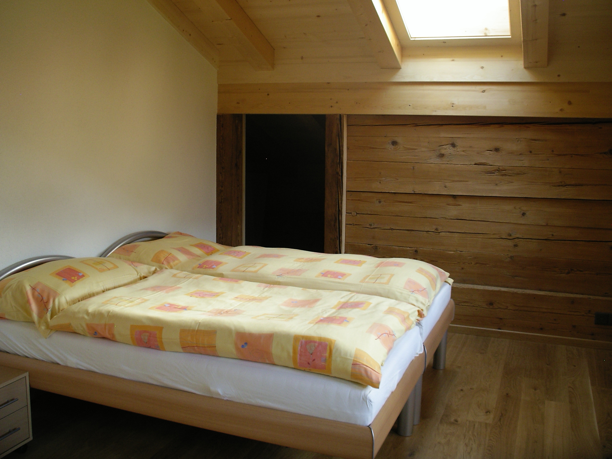 Schlafzimmer mit begehbarem Kleiderschrank